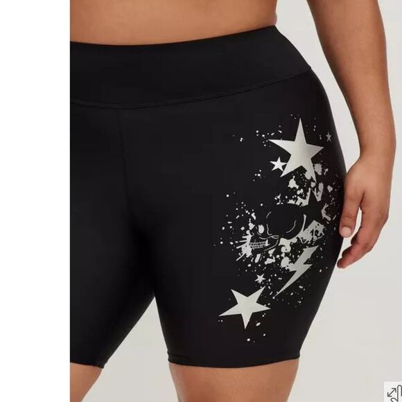Torrid Plus Size 1 (1X) Star Skull Tattoo High Rise 8.5" Inseam Bike Swim Shorts - Picture 5 of 5